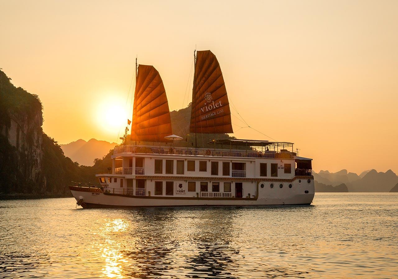 Heritage Line Violet Cruise - Halong Bay & Lan Ha Bay ハロン エクステリア 写真